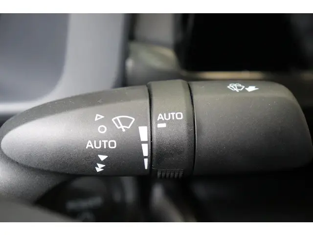 Toyota C-HR 1.8 Hybrid 140 Dynamic 2026 Hybride Benzine 20