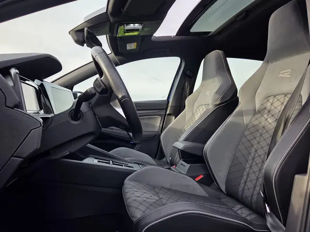 Volkswagen Golf 1.5 eTSI R-Line Business+ 2021 Benzine 4