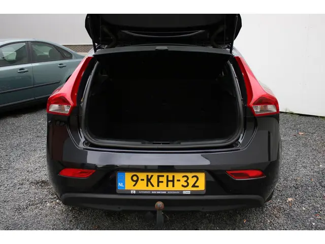 Volvo V40 1.6 D2 Momentum | 2013 | 2013 Diesel 11