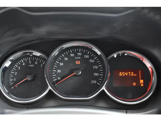 Dacia Duster TCe 125 4x2 10th Anniversary 2015 Benzine 14