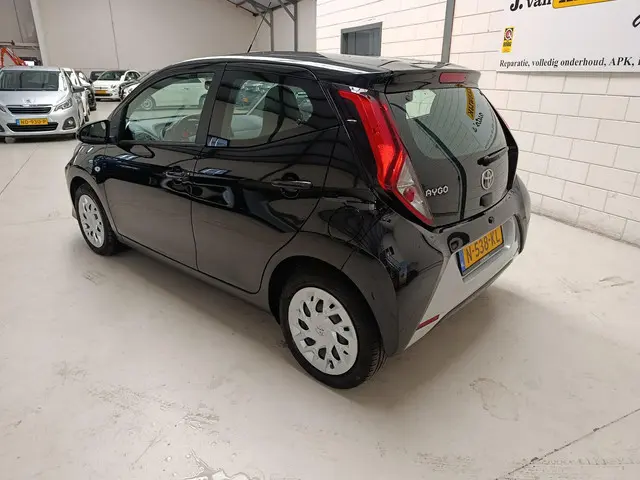 Toyota Aygo 1.0 VVT-i x-play 2021 Benzine 7