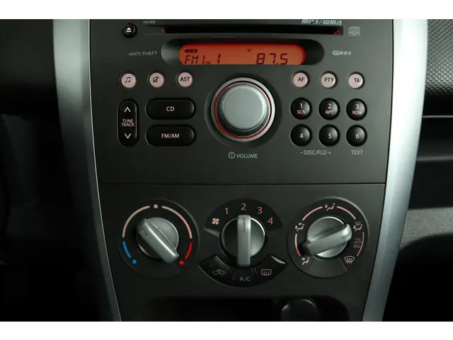 Suzuki Splash 1.0 VVT Exclusive EASSS 2012 Benzine 8