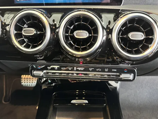 Mercedes-Benz A-Klasse 200 AMG-Line 2019 Benzine 20