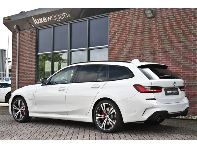 BMW 3 Serie Touring 330e M-Sport 2020 Hybride Benzine 6