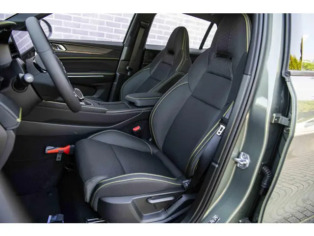 Lynk & Co 01 1.5 Core 2026 Hybride Benzine 25