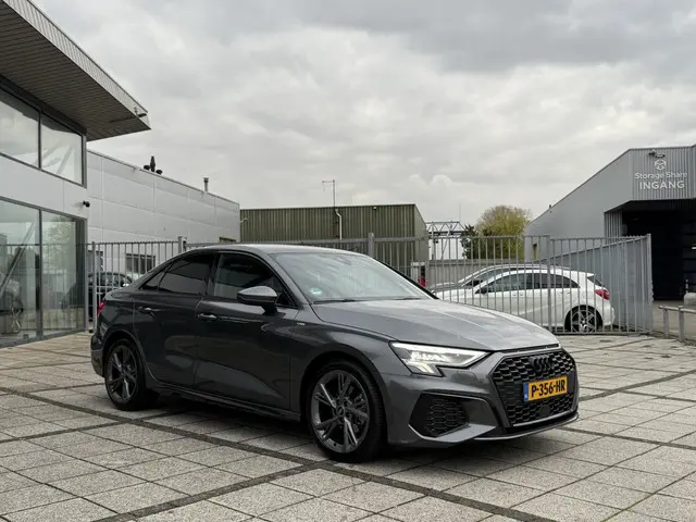 Audi A3 Limousine 30 TFSI S edition 2022 Benzine 6