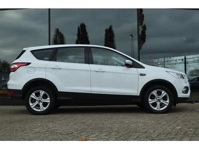 Ford Kuga 1.5 TITANIUM 2018 Benzine 8