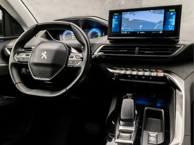 Peugeot 3008 1.6 HYbrid 225 Allure 2022 Hybride Benzine 7