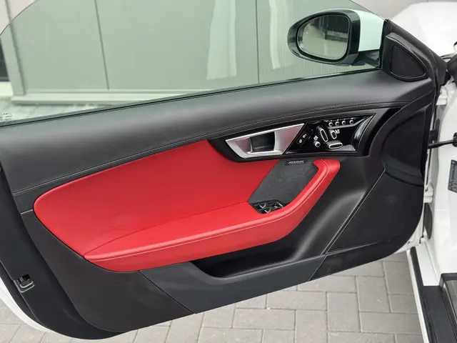 Jaguar F-Type 5.0 V8 S Convertible 2014 Benzine 8