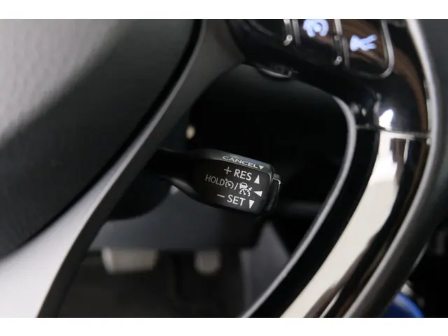 Toyota C-HR 1.8 Hybrid Executive 2018 Hybride Benzine 17
