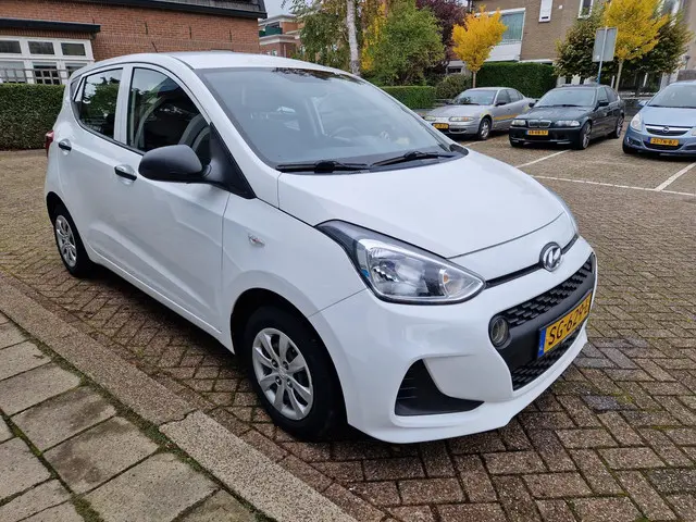 Hyundai i10 1.0i i-Drive 2018 Benzine 2