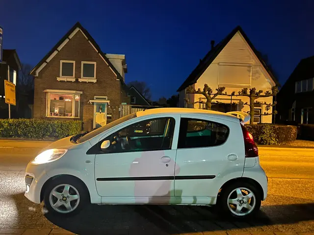 Peugeot 107 1.0 EXCLUSIVE NL-AUTO-NAP 2012 Benzine 60