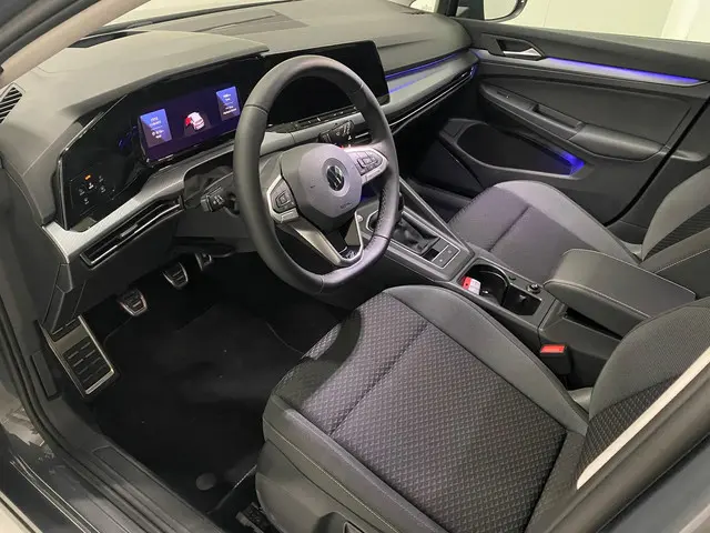 Volkswagen Golf 1.5 eTSI Active 2023 Benzine 2