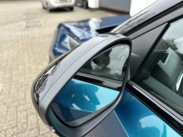 Peugeot 2008 1.2 Hybrid 145 PK GT 2025 Hybride Benzine 43