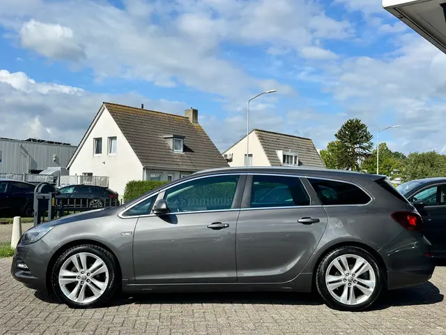 Opel Astra Sports Tourer 1.4 Turbo Sport 2012 Benzine 4