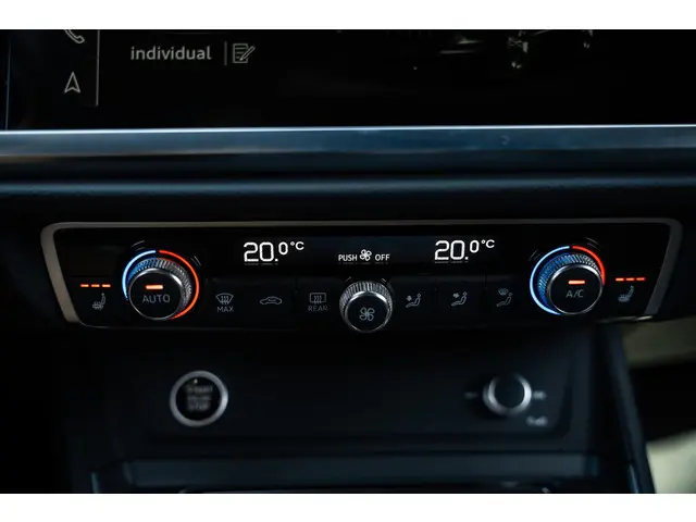 Audi Q3 45 TFSI e S edition 2022 Hybride Benzine 40