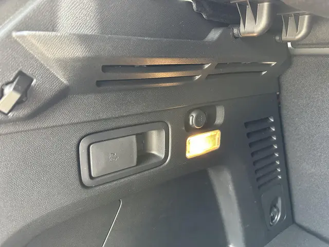 Peugeot 3008 1.6 HYbrid 225 GT 2023 Hybride Benzine 33