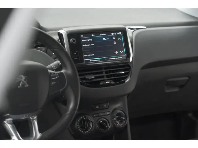 Peugeot 208 PureTech 82 Signature 2019 Benzine 52