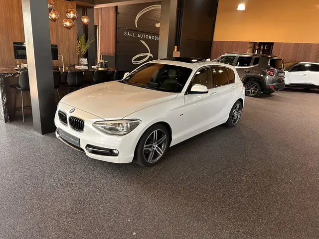 BMW 1 Serie 116i High Executive 2015 Benzine