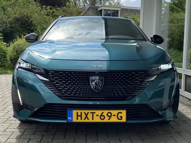 Peugeot 308 SW 1.2T 130pk Automaat GT 2024 Benzine 5