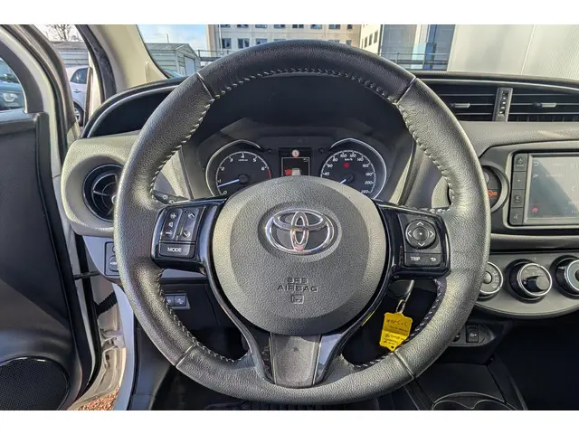 Toyota Yaris 1.5 VVT-i Design Red 2020 Benzine 23