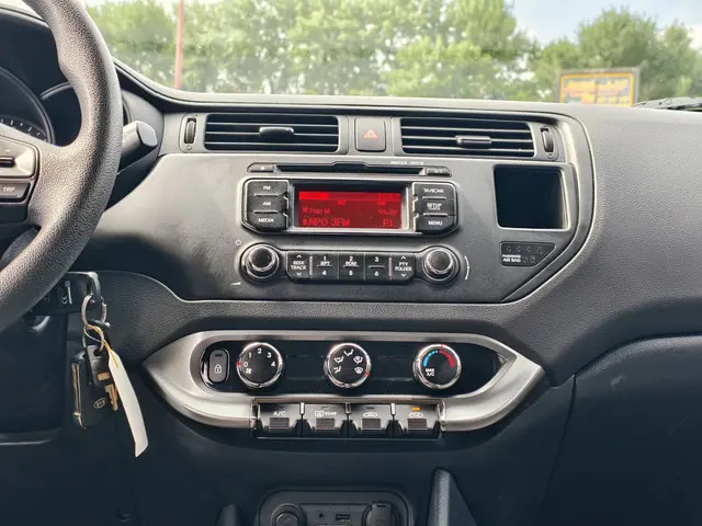 Kia Rio 1.2 CVVT Plus Pack / NAP / AIRCO / PDC / OHB / 2012 Benzine 6
