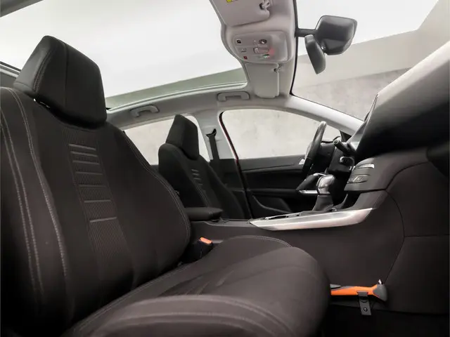 Peugeot 308 1.2 e-THP Sport 2014 Benzine 8