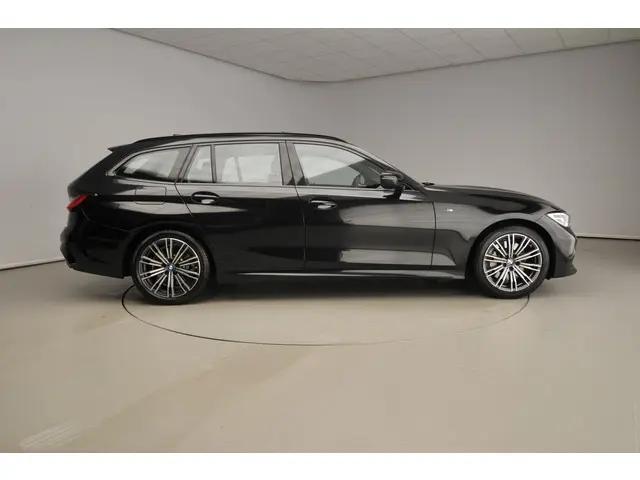 BMW 3 Serie Touring 330i xDrive 2022 Benzine 4