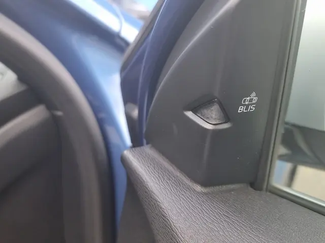 Volvo V40 2.0 D2 R-Design 2017 Diesel 31