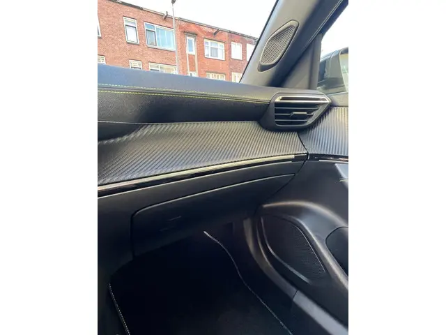 Peugeot 2008 1.2 PureTech GT-Line 2020 Benzine 18