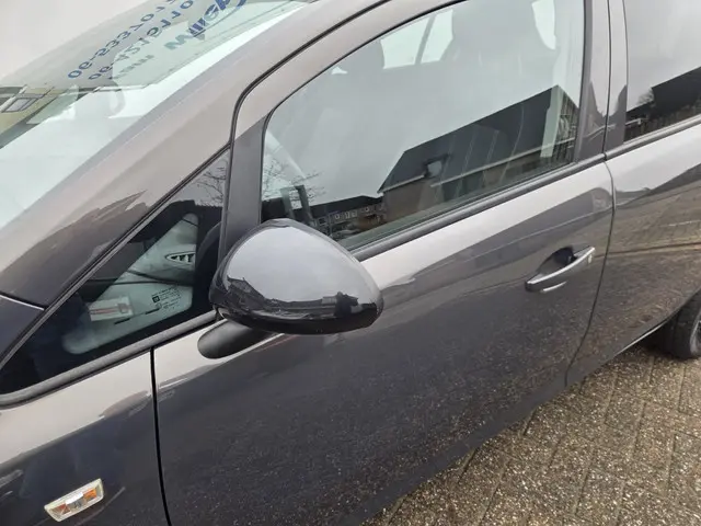 Opel Corsa 1.4-16V Design Ed 2014 Benzine 16