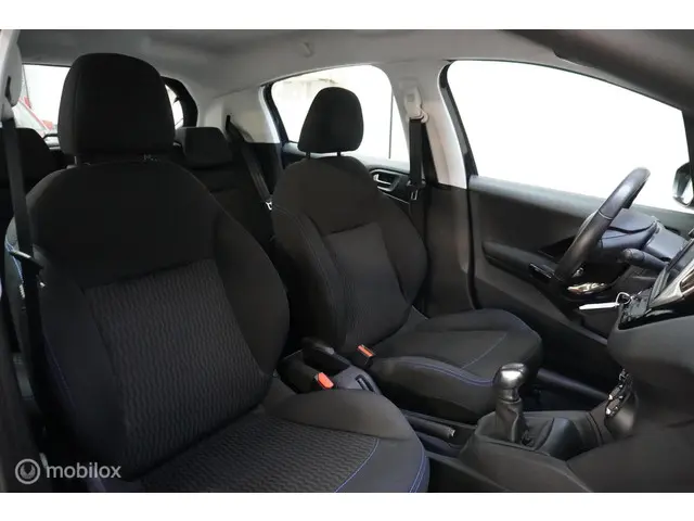 Peugeot 208 1.2 PureTech Signature 2018 Benzine 17