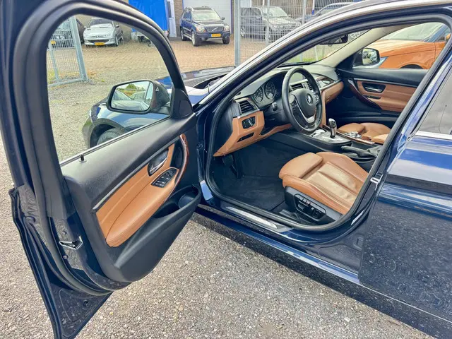 BMW 3 Serie 320i Upgrade Edition 2013 Benzine 12
