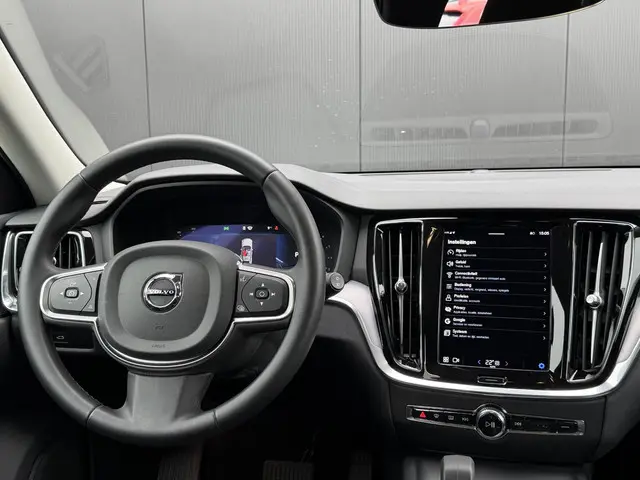 Volvo V60 2.0 B3 Essential Edition 2024 Benzine 11