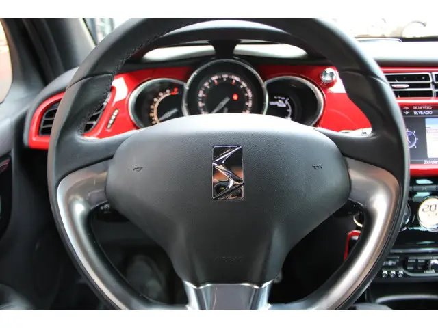 DS DS 3 1.2 PureTech So Red 2015 Benzine 15