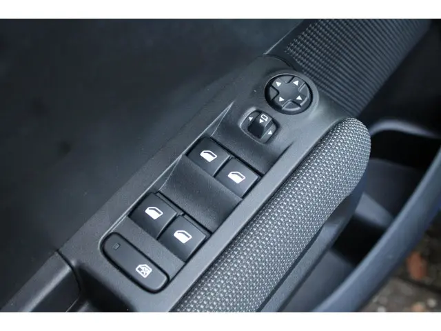 Citroën C3 Aircross 1.2 PureTech Shine 2021 Benzine 18