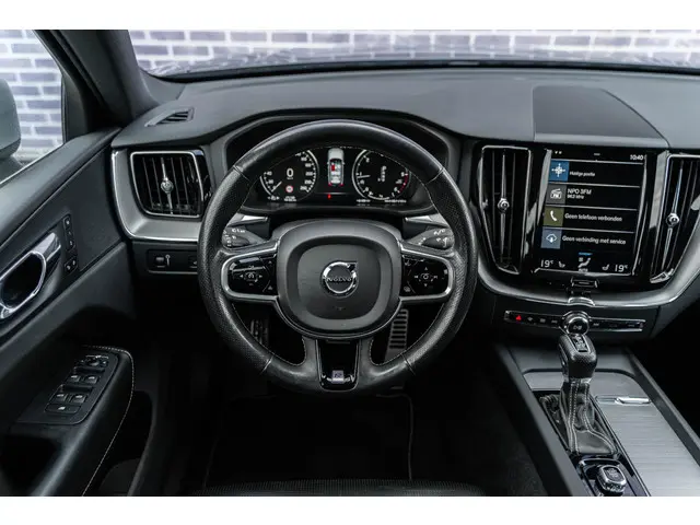 Volvo XC60 2.0 D4 AWD R-Design 2018 Diesel 28