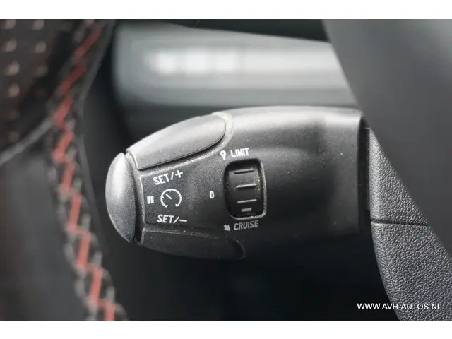 Peugeot 2008 1.2 PureTech GT-Line Automaat 2019 Benzine 19