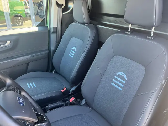 Ford Transit Courier 1.0 EcoBoost Active 2024 Benzine 26