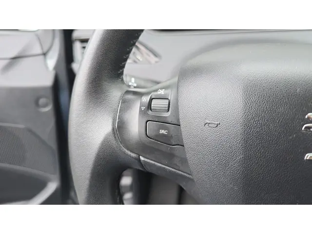 Peugeot 208 1.2 VTi Urban Soul 2013 Benzine 16