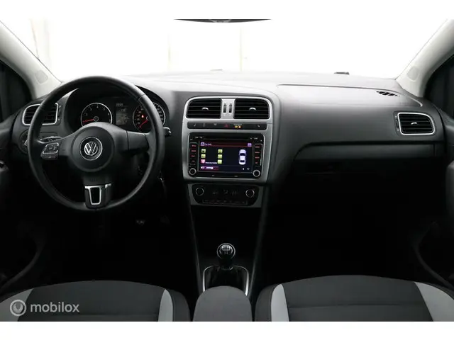 Volkswagen Polo 1.2 Easyline life uitvoering 2013 Benzine 4