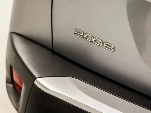 Peugeot 2008 1.2 PureTech Allure Sport 2022 Benzine 24