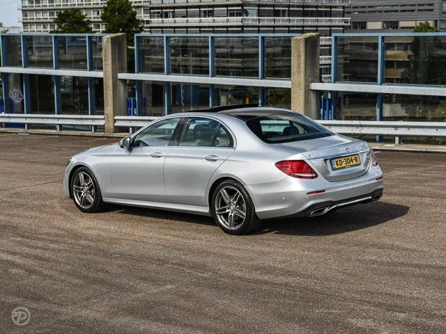 Mercedes-Benz E-Klasse 200 Ambition 2016 Benzine 44