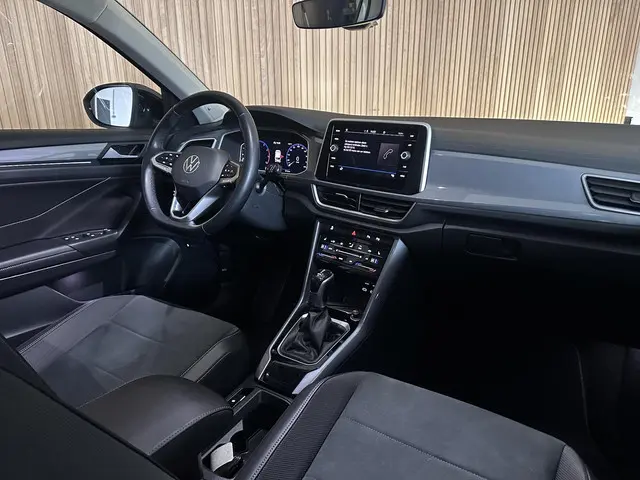 Volkswagen T-Roc 3