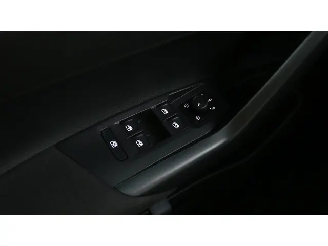 Volkswagen Polo 1.0 TSI 95pk Life 2024 Benzine 27