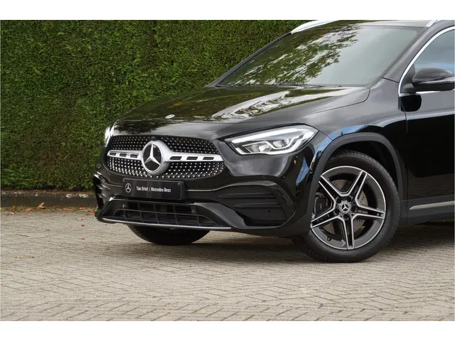 Mercedes-Benz GLA GLA 250 4M AMG Line 2020 Benzine 5