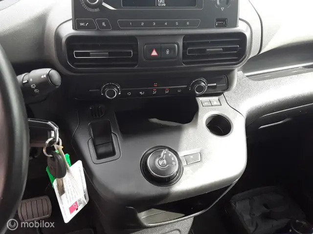 Peugeot Rifter 1.2 Puretech Allure 2021 Benzine 10