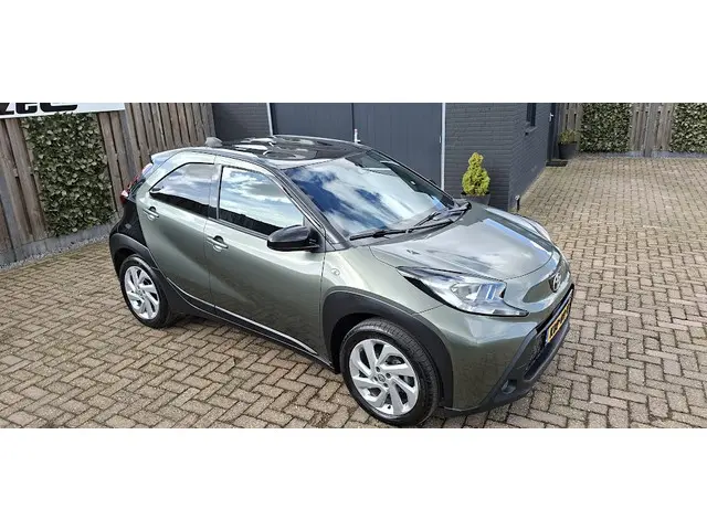 Toyota Aygo X 1.0 VVT-i S-CVT Envy AUTOMAAT 2022 Benzine 2