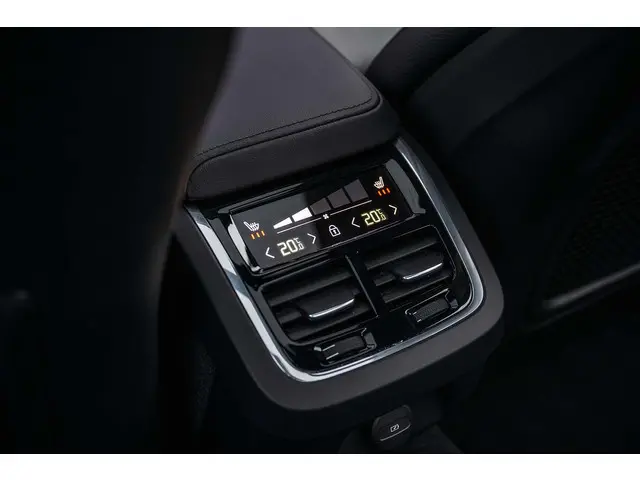 Volvo S60 B4 Ultimate Dark 2023 Benzine 22