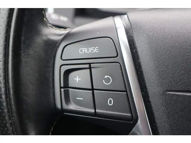 Volvo XC60 2.0 D3 FWD R-Design 2016 Diesel 23